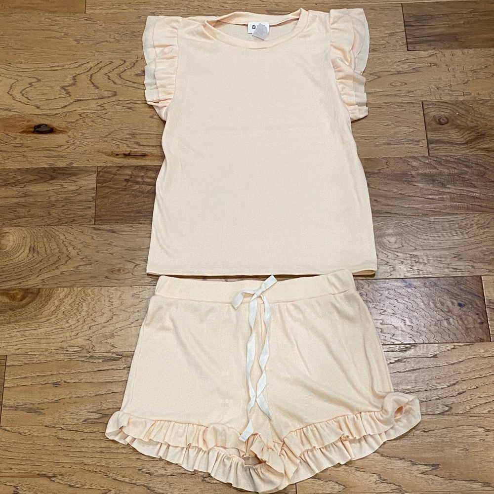 BiBi peach colored Ruffle Set size medium NWOT